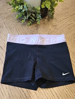 Nike Black Athletic Shorts with Light Purple Waistband Size M
